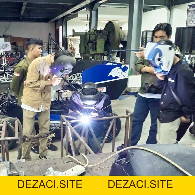 Electrical Engineering students from the Faculty of Engineering and Computer Science conducted research on electric racing cars with the Arjuna Team, Gadjah Mada University, Yogyakarta. – Center of Excellence - dezaci