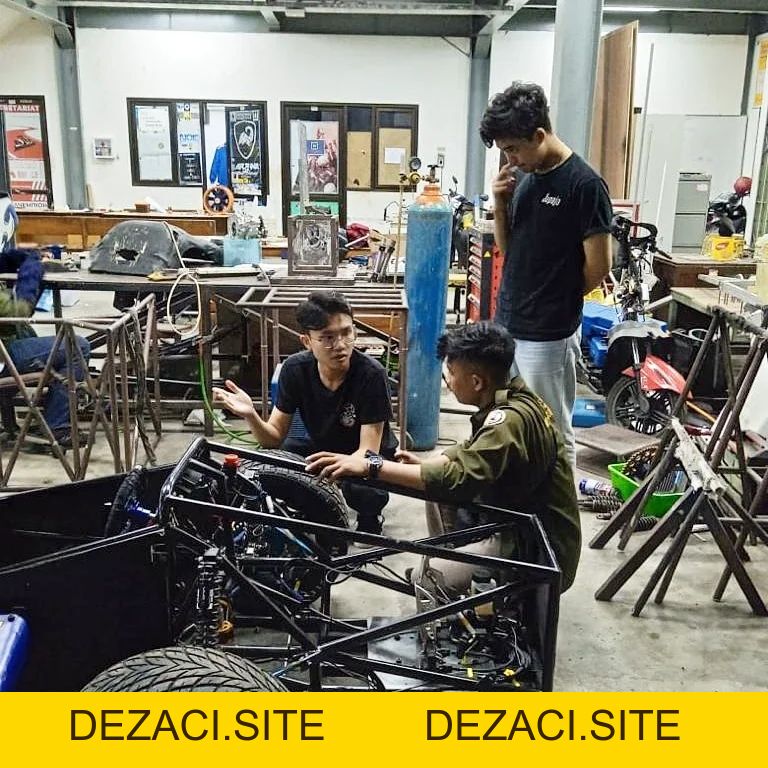 Electrical Engineering students from the Faculty of Engineering and Computer Science conducted research on electric racing cars with the Arjuna Team, Gadjah Mada University, Yogyakarta. – Center of Excellence - dezaci