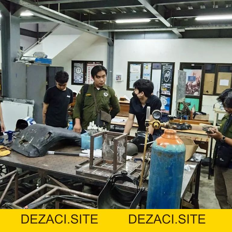 Electrical Engineering students from the Faculty of Engineering and Computer Science conducted research on electric racing cars with the Arjuna Team, Gadjah Mada University, Yogyakarta. – Center of Excellence - dezaci