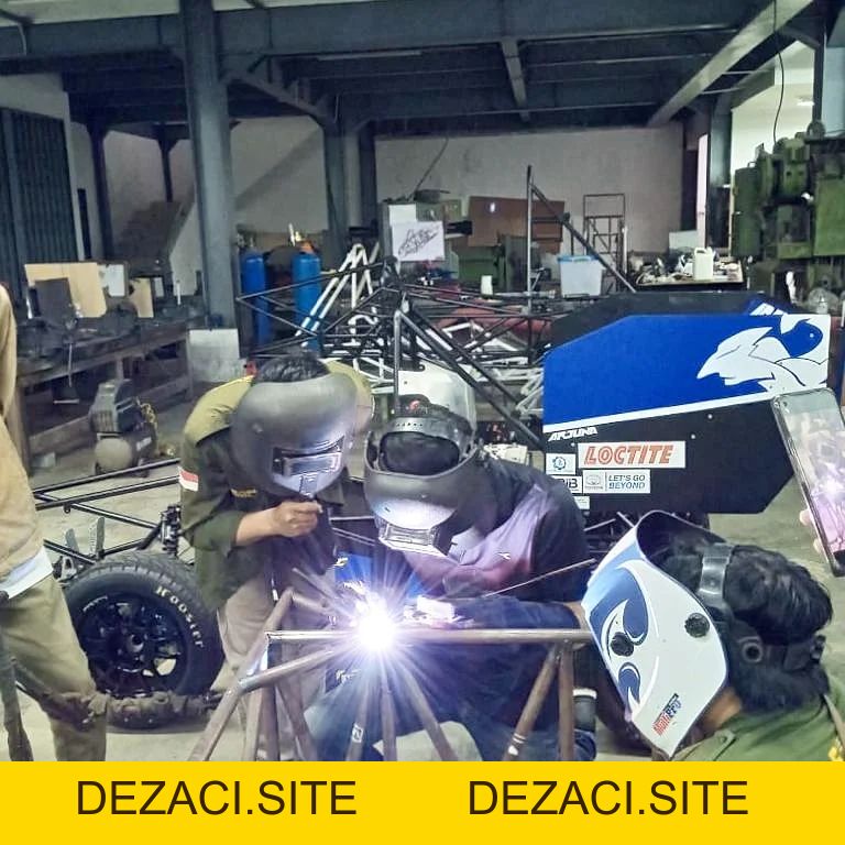 Electrical Engineering students from the Faculty of Engineering and Computer Science conducted research on electric racing cars with the Arjuna Team, Gadjah Mada University, Yogyakarta. – Center of Excellence - dezaci
