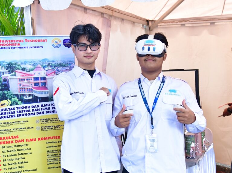 Software Development Workshop for Students of Cendikia Farma Husada Pharmacy Vocational School – Center of Excellence - dezaci